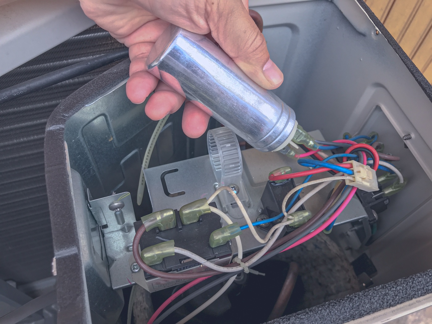 closeup-of-air-conditioner-repair-in-missouri