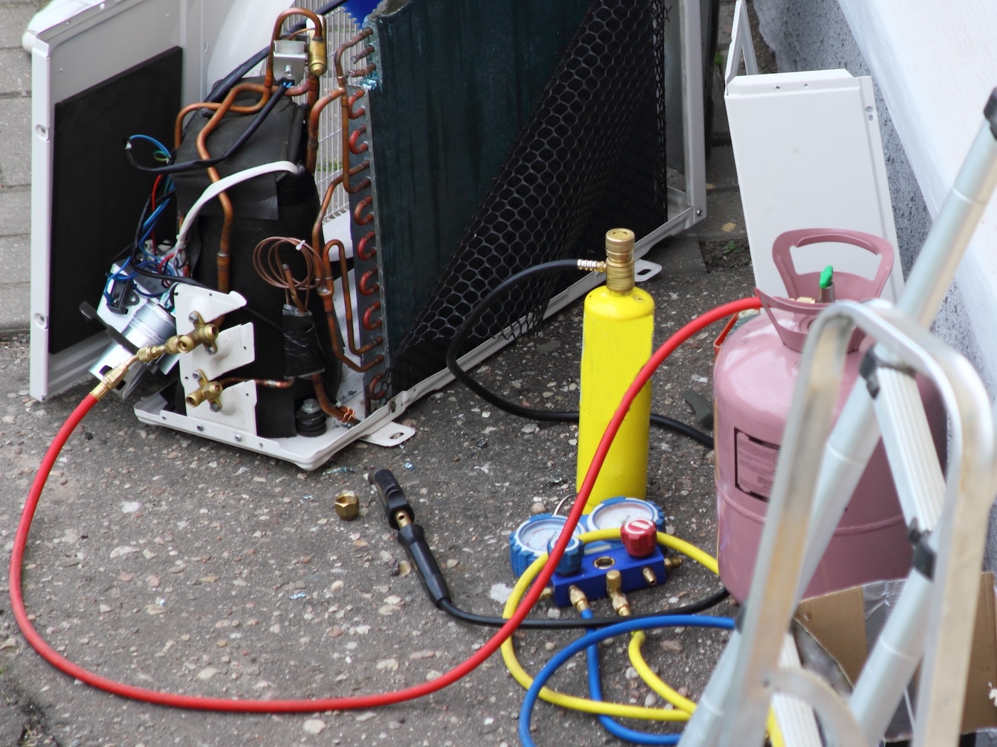 closeup-of-tools-used-to-repair-air-conditioner