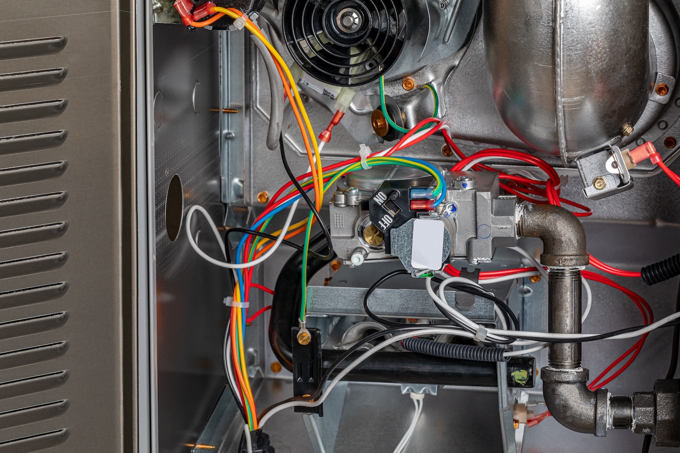 closeup-of-wires-in-ac-repair