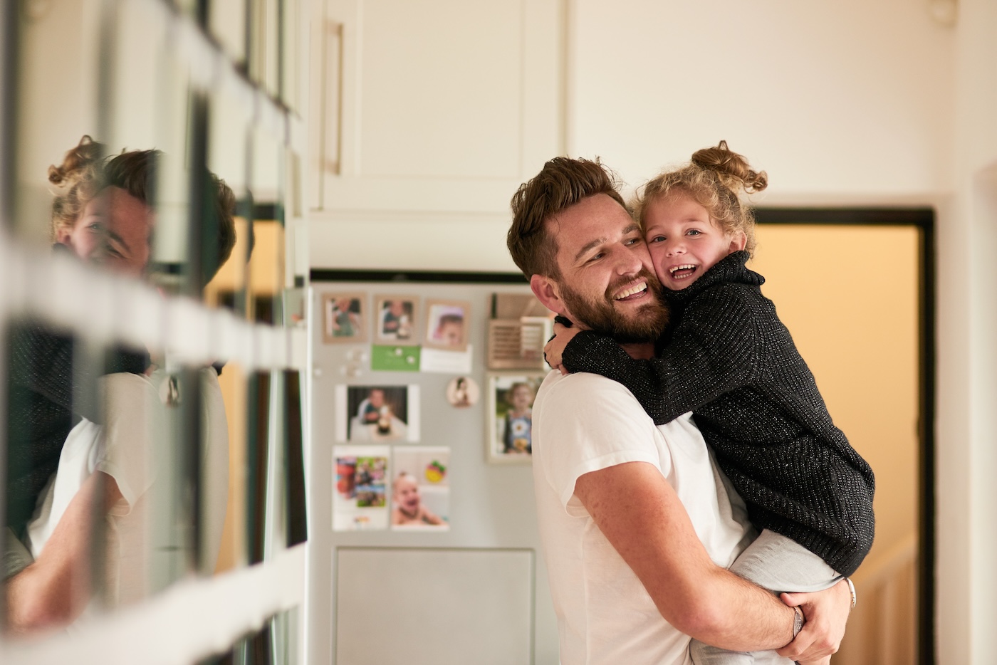 happy-father-and-daughter-in-kitchen