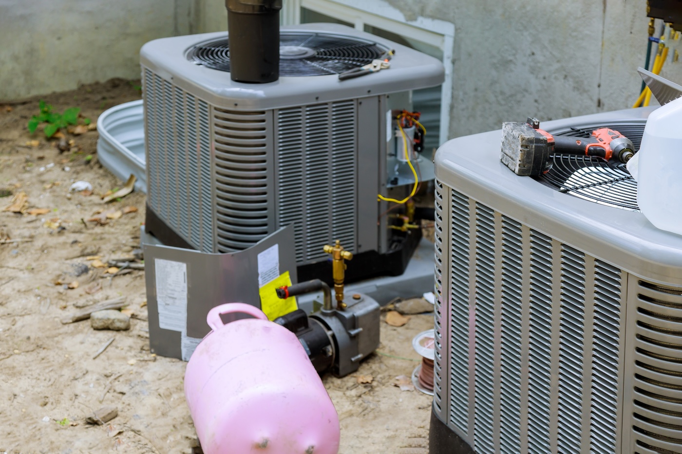 hvac-units-being-fixed-in-walnut-shade