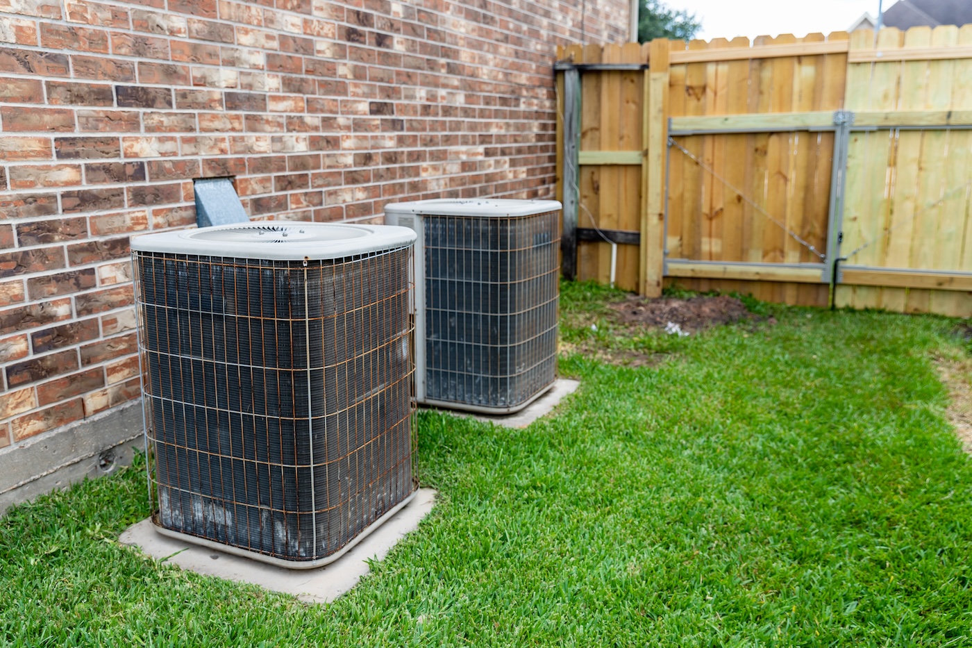 older-hvac-units-that-need-repairs
