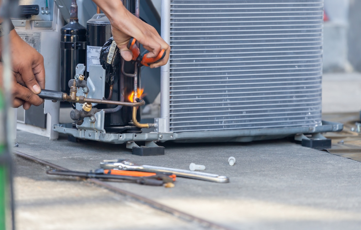 tech-installing-a-new-hvac-unit