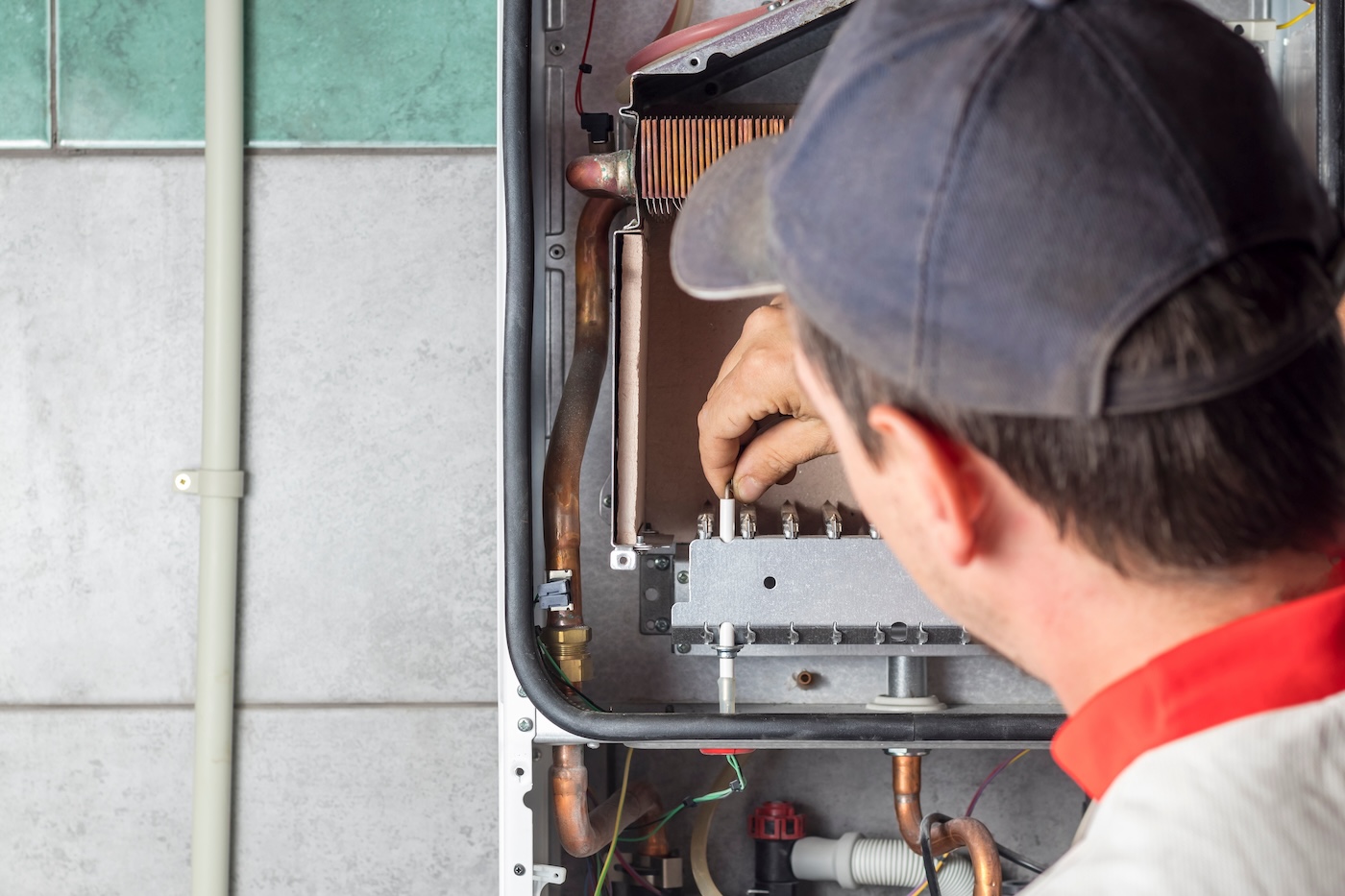 technician-installing-a-new-furance-replacement